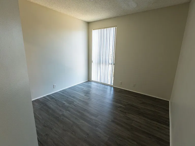 747 Gayley Ave — Photo 39