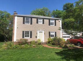 123 Barberry Ln, Roslyn Heights, NY 11577