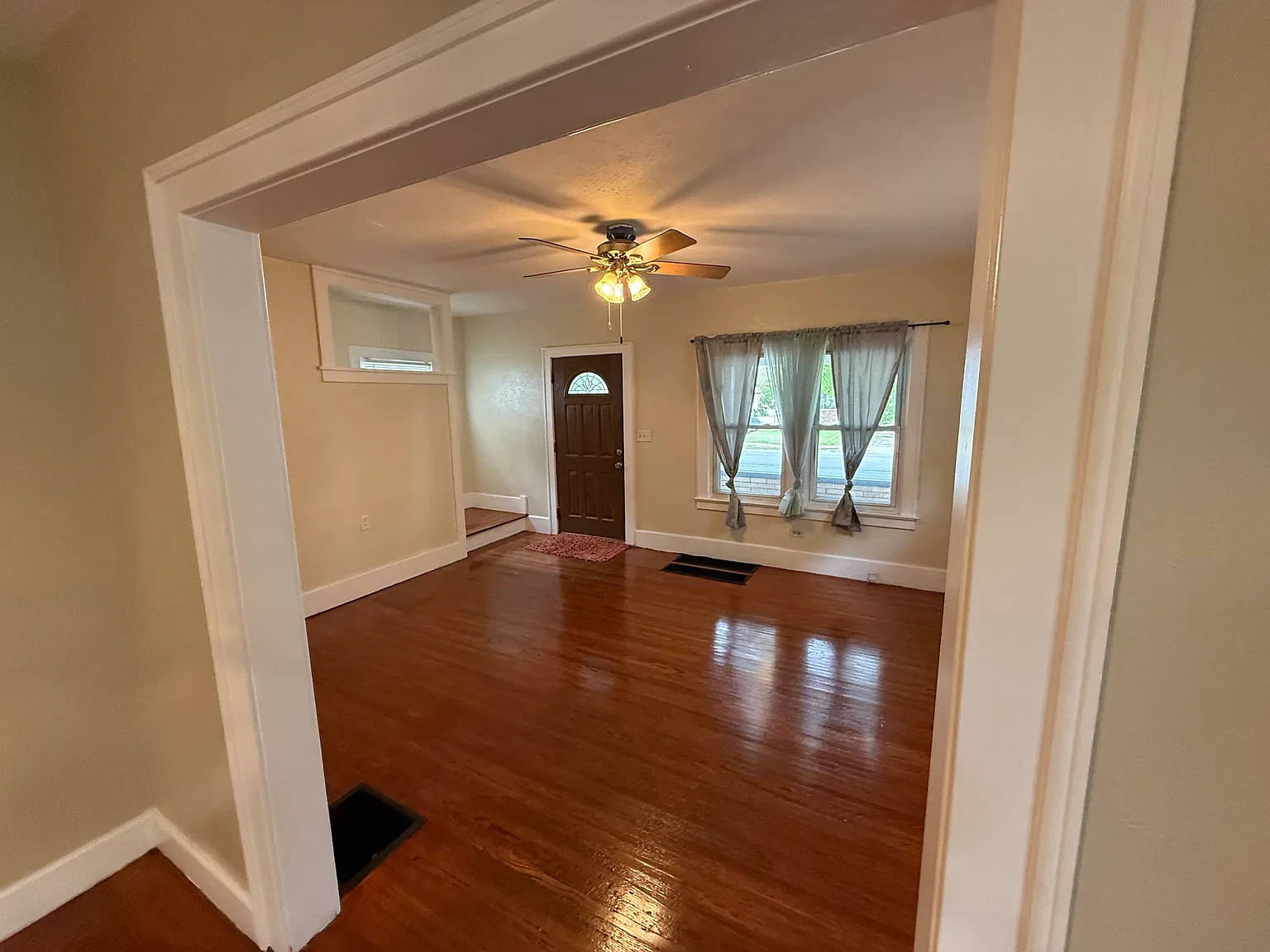 4 bed, 1257 sqft, $1,350 — Photo 3