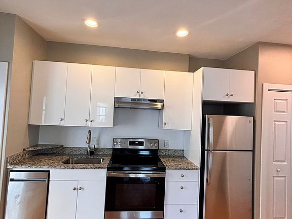 3rd image of 1084 Dorchester Ave #2A