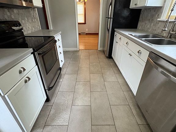 5th image of 789 23rd St N