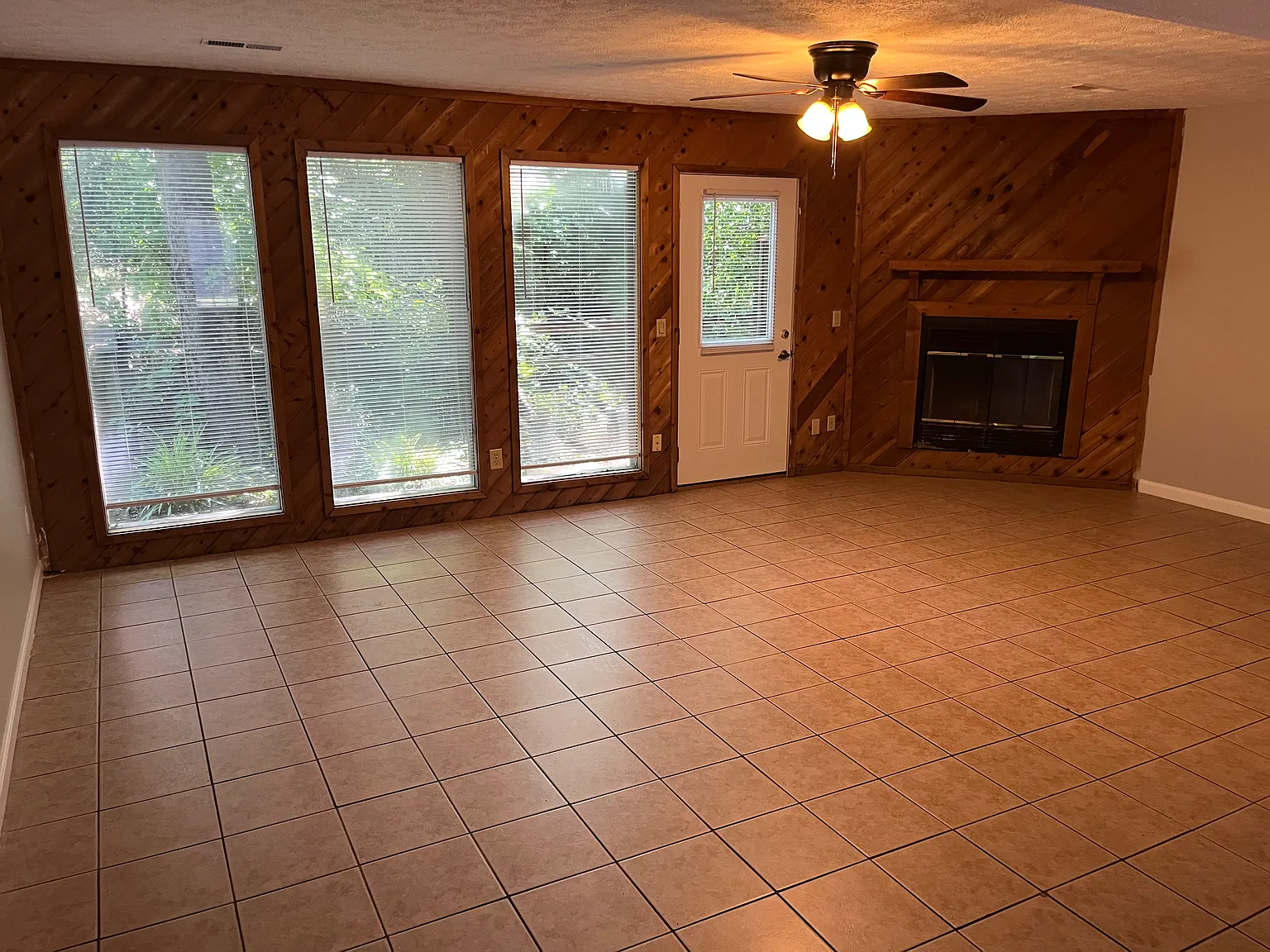 3 bed, 2.5 bath, $1,495 — Photo 4