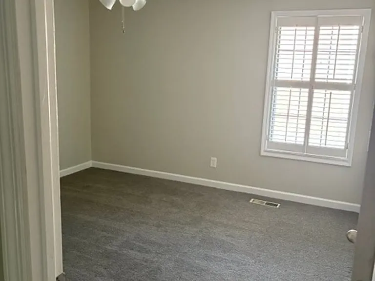 218 S Magnolia St — Photo 6