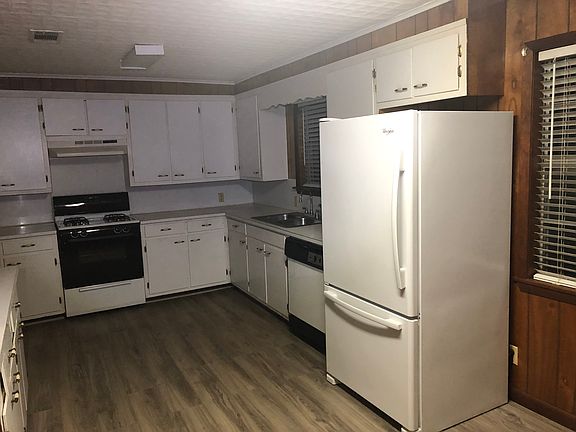 4th image of 332 Firesheets Ln