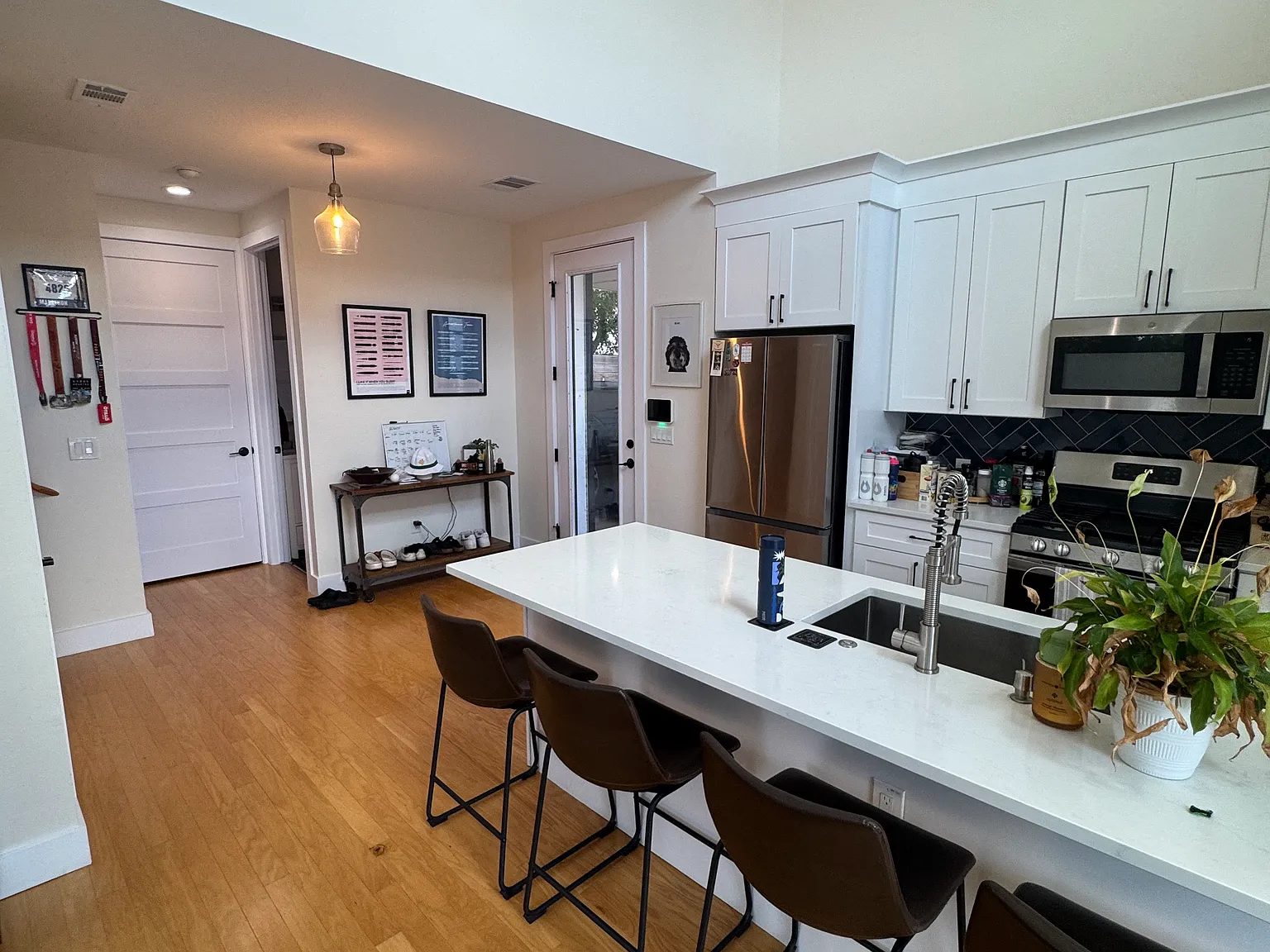 2 bed, 1112 sqft, $3,500 — Photo 2