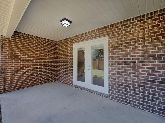 BACKYARD COVERED PORCH