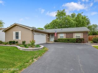 221 Judy Ln, Streamwood, IL 60107