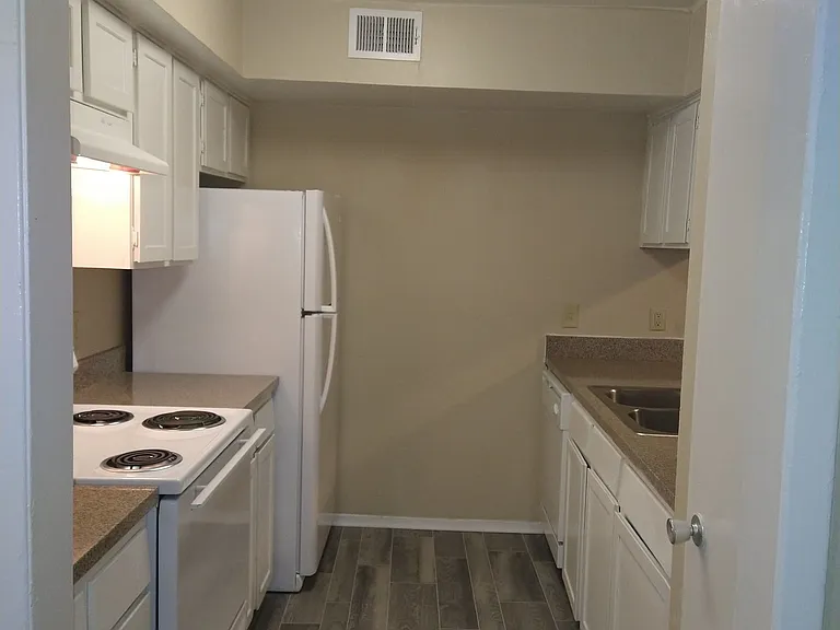 2712 Indian Creek Dr — Photo 16