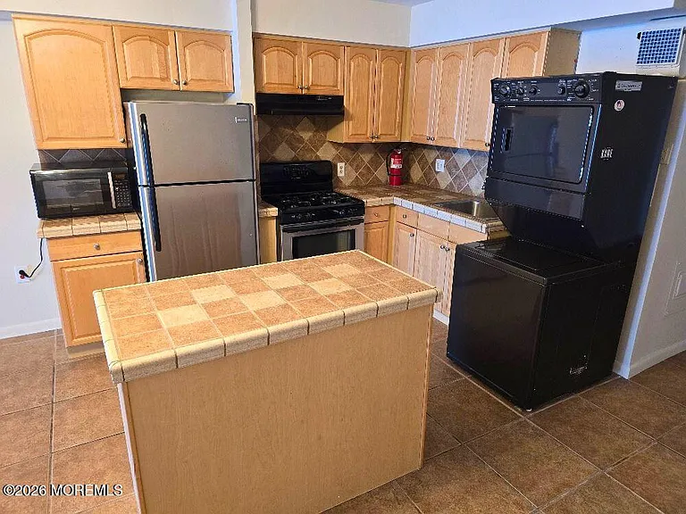 138 Bodman Pl #11 — Photo 8