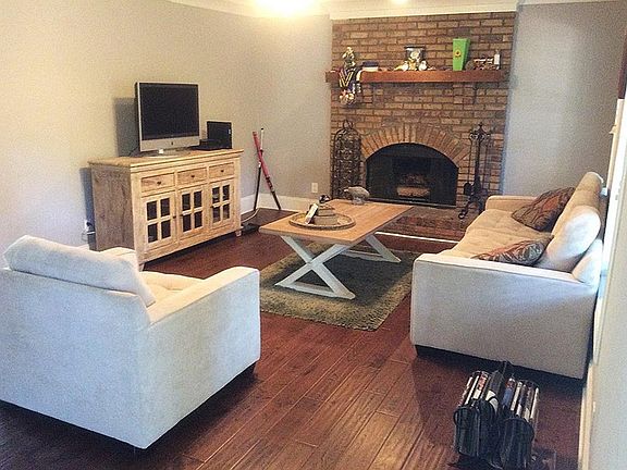 2nd image of 231 Emerald Cove Ln