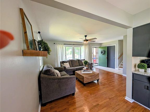3rd image of 3410 W Lantern Ln
