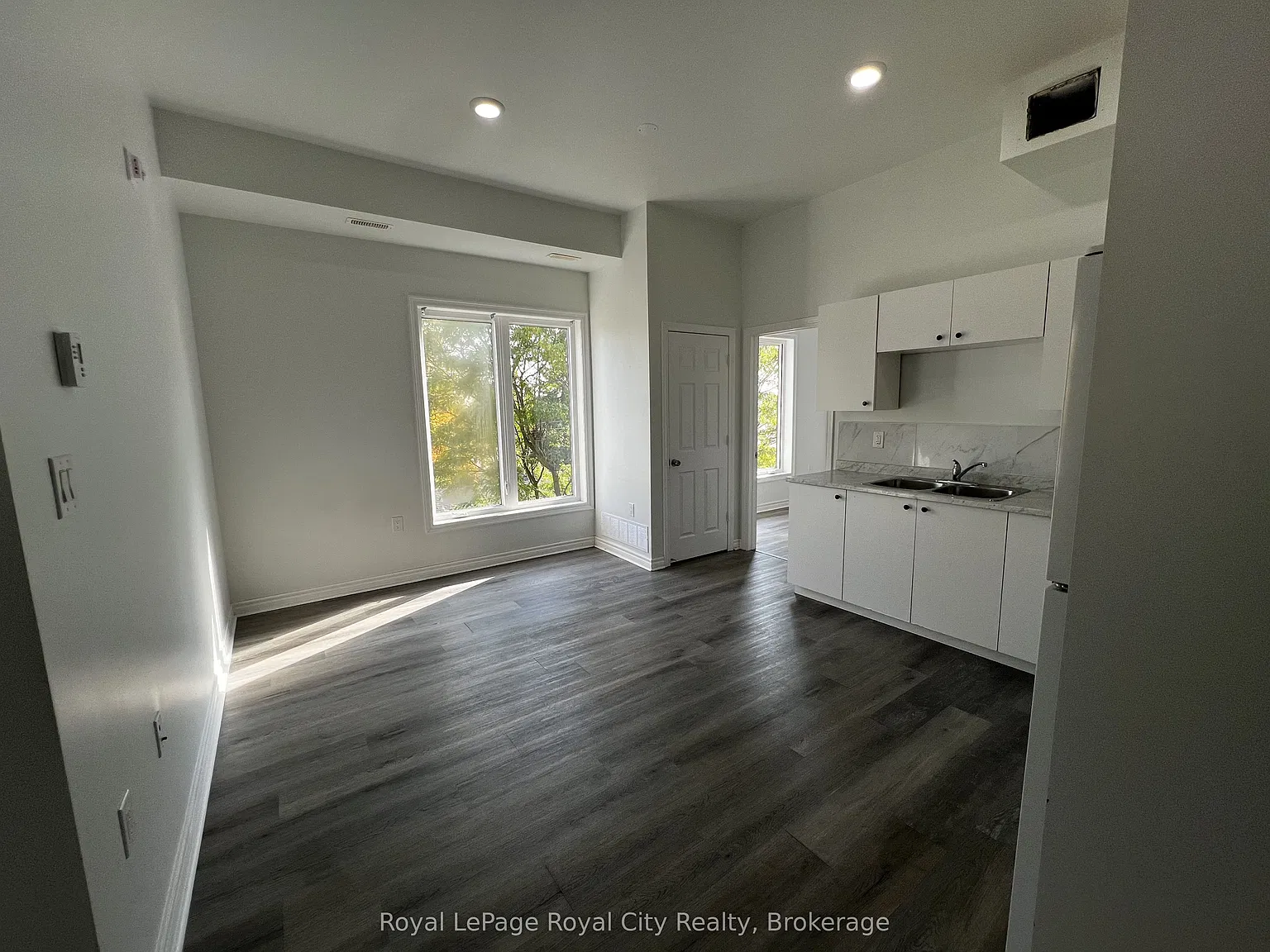 71 Victoria St — Photo 3