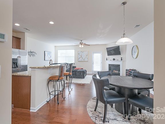 5th image of 7028 Woodsbay Ln