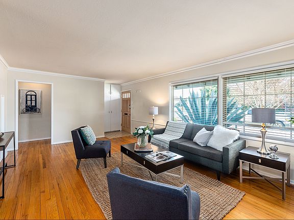 3rd image of 840 Sherman Oaks Dr