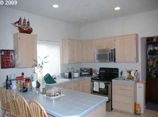 2006 NE Blue Heron Dr, Portland, OR 97211