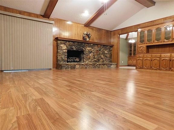 5th image of 1004 Cottonwood Dr