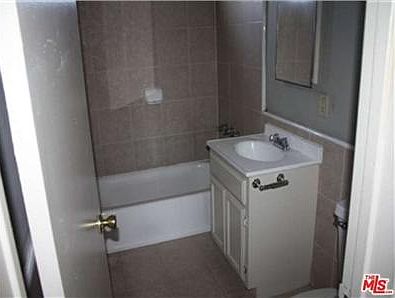 3rd image of 1104 W 93rd St #8