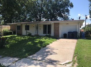 135 Shawnee Ln, Florissant, MO 63033