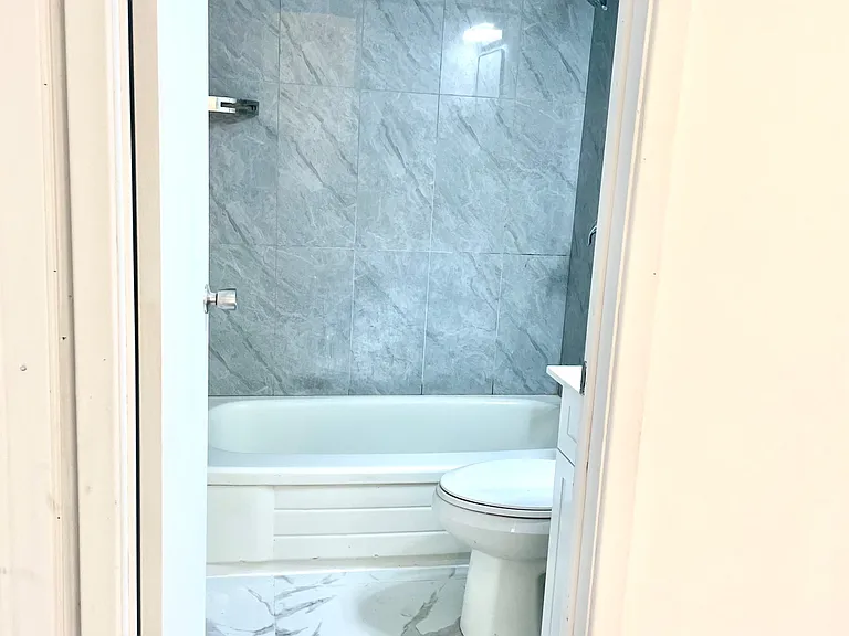 121 Radford Dr — Photo 12