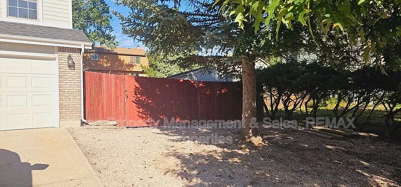 3 bed, 2.5 bath, 2092 sqft, $2,300 — Photo 3