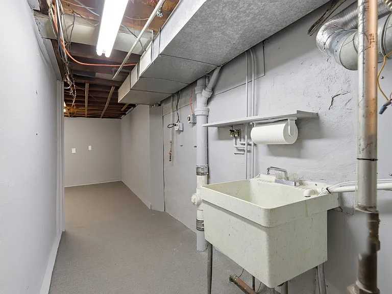 271 W Wyncliffe Ave — Photo 26
