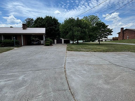3rd image of 2821 Reed Creek Dr