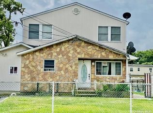 18 Yarnell St, Brentwood, NY 11717