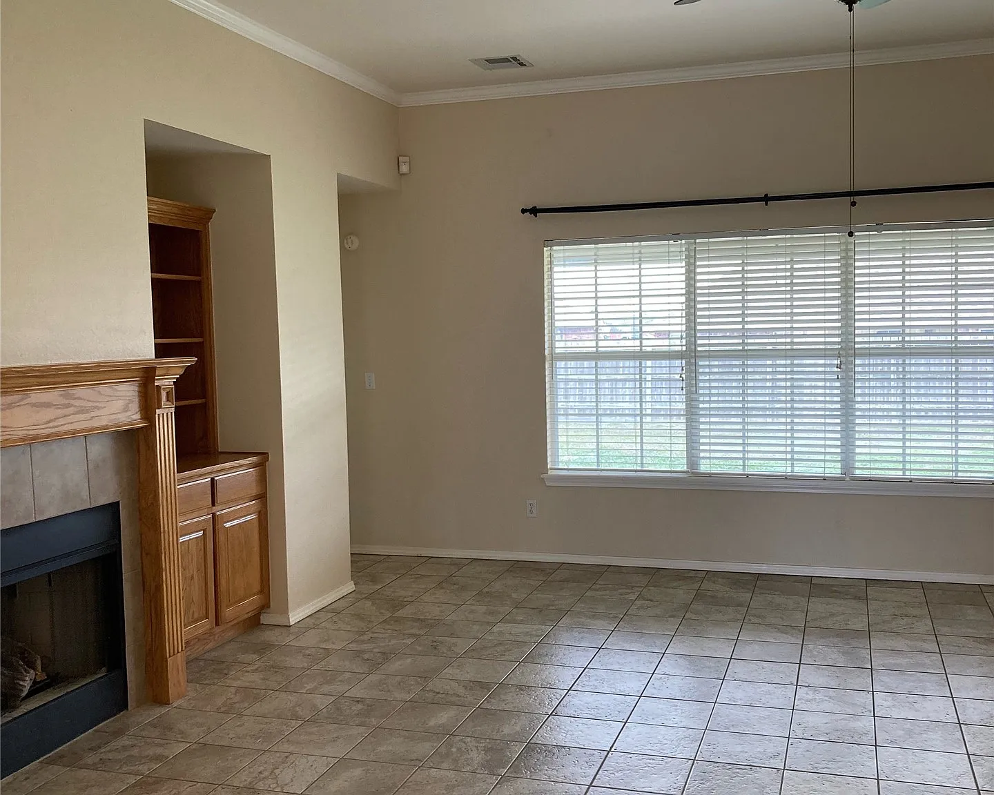 4 bed, 2.0 bath, 2006 sqft, $1,895 — Photo 4