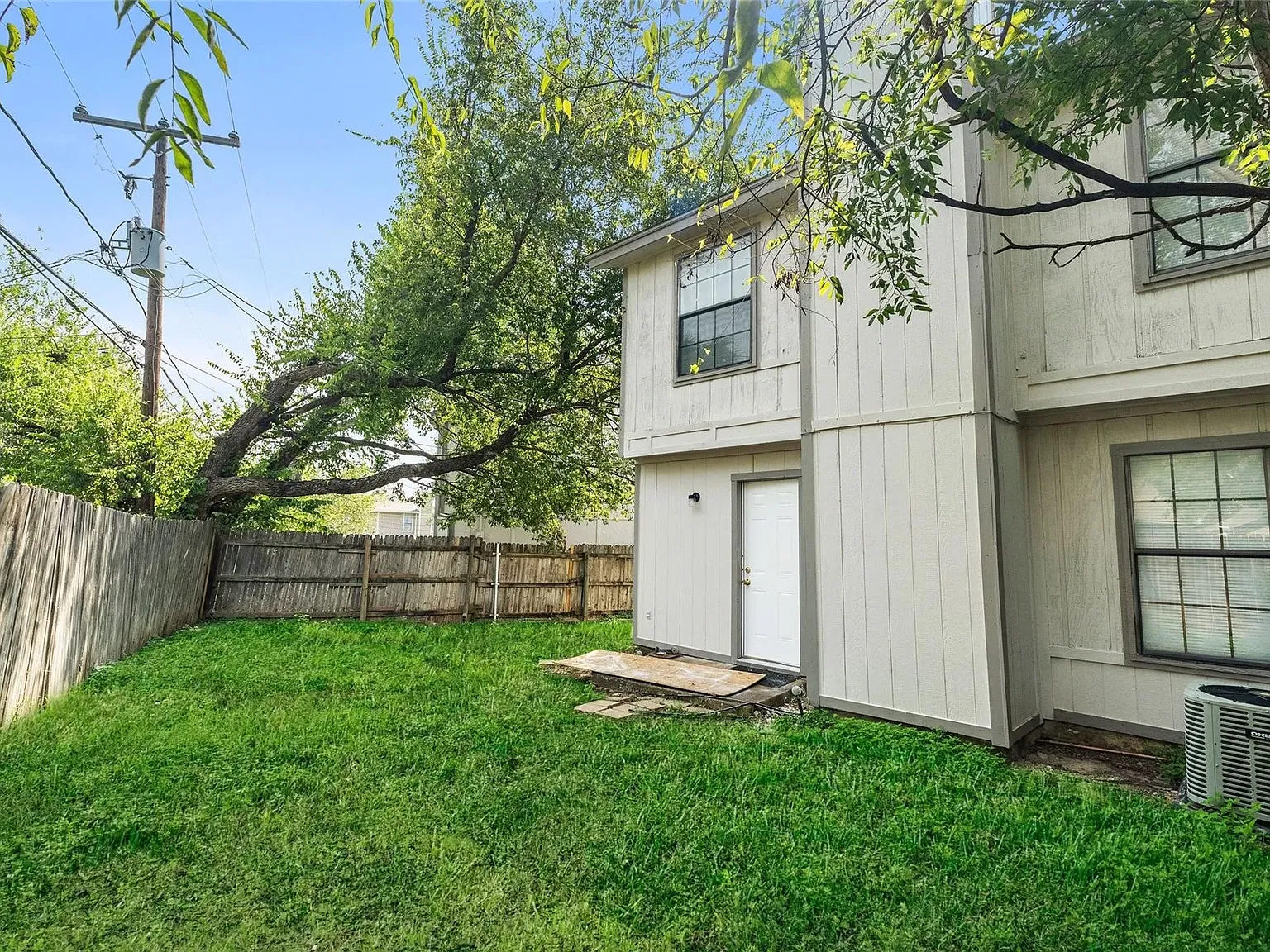 3 bed, 2.5 bath, 1252 sqft, $1,650 — Photo 4