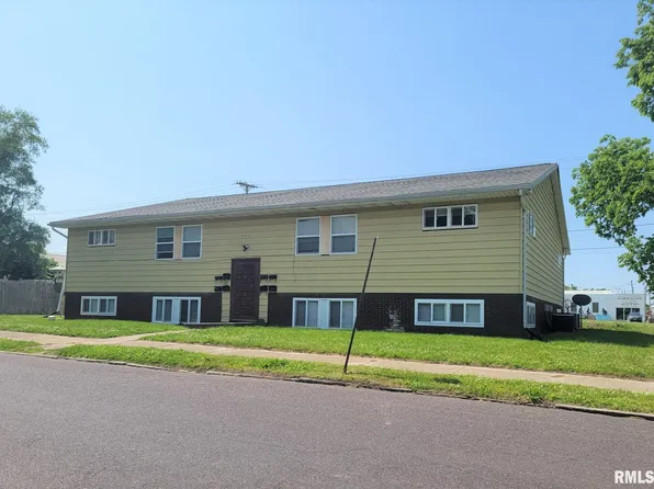 340 Caroline St, Pekin, IL 61554