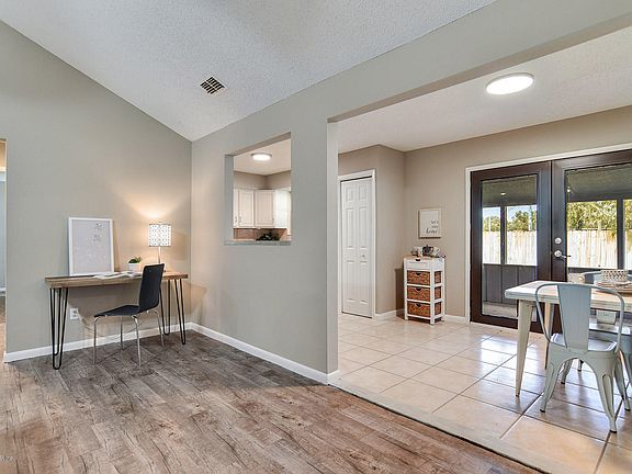 5th image of 2038 Broad Oak Dr