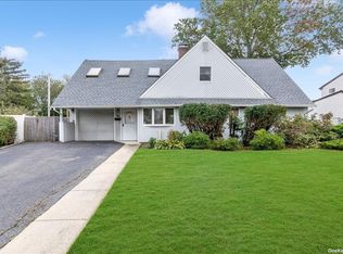 60 Saddler Ln, Levittown, NY 11756
