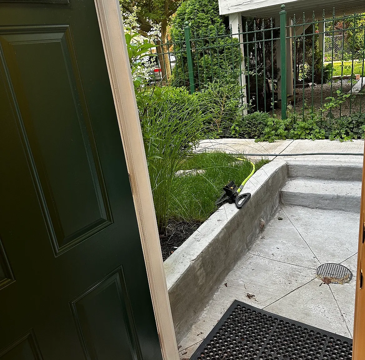 3 bed, 1000 sqft, $2,000 — Photo 3