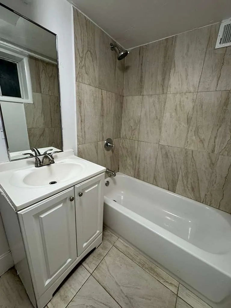 3 bed, 1270 sqft, $1,750 — Photo 3