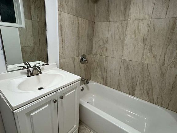 3rd image of 1475 N Lowell Blvd #1477
