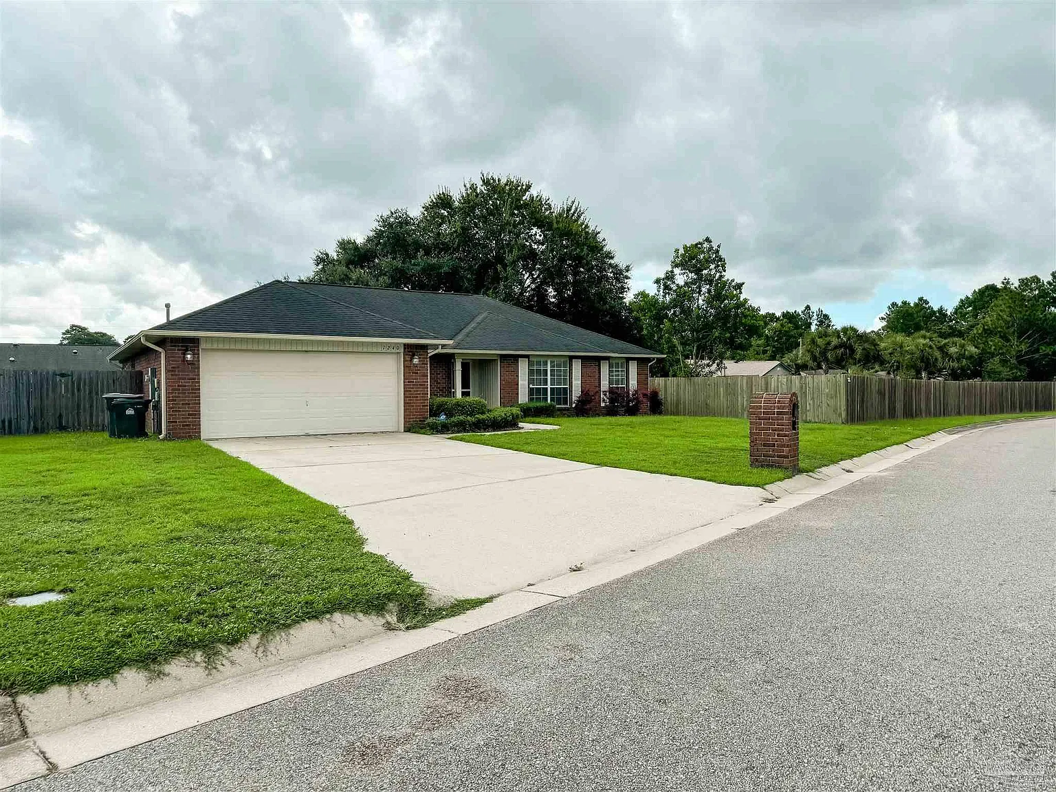 4 bed, 2025 sqft, $2,100 — Photo 3