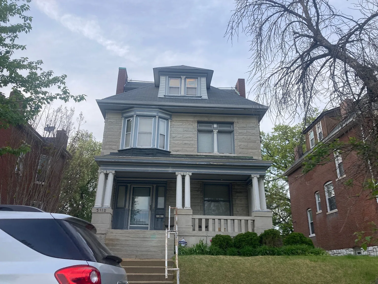 5119 Vernon Ave photo 1