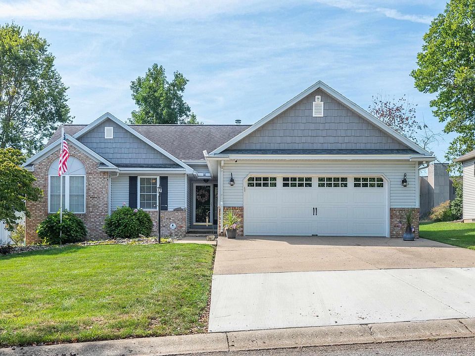 1st image of 613 W Whitethorn Way