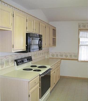5th image of 759 Bent Creek Dr #16