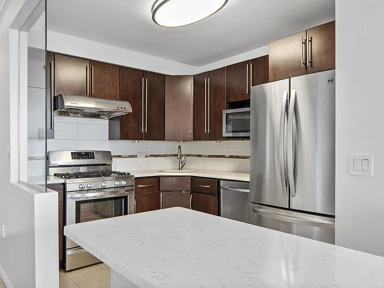 45 River Dr S #3205 — Photo 8