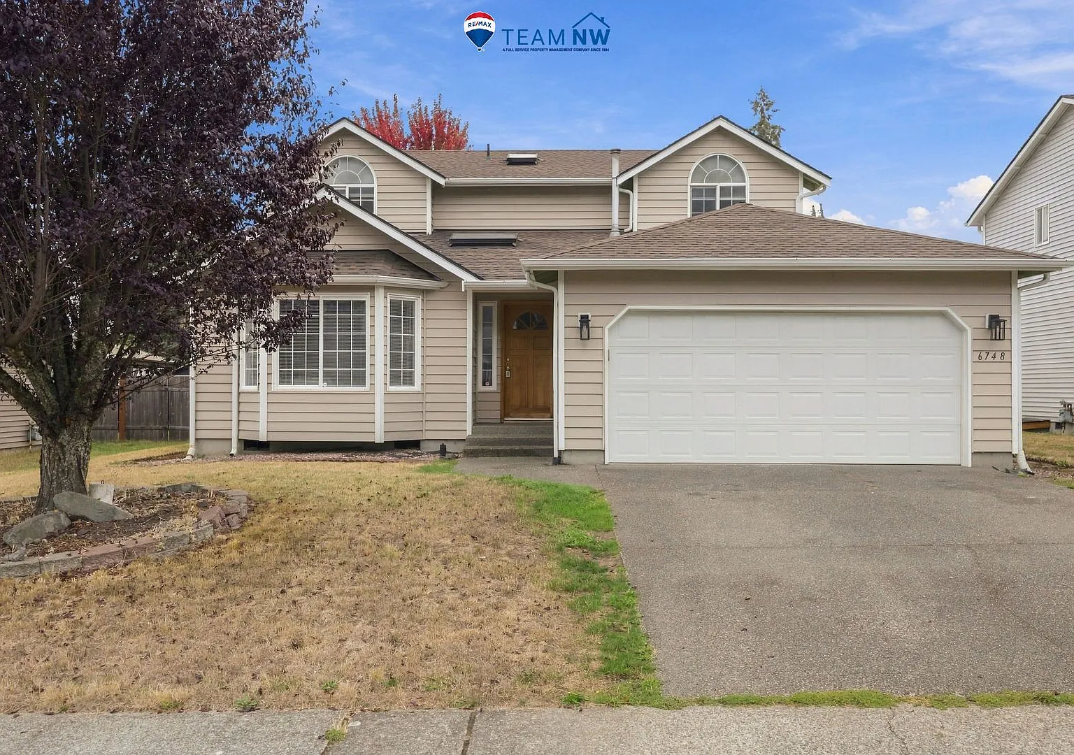 Spacious 4-Bedroom Home with Huge Kitchen & No Carpet! Easy I-5 access - North Thurston School Di... — Photo 1