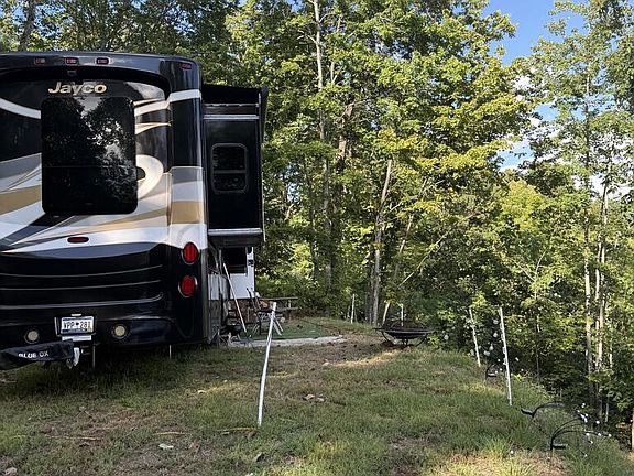 4th image of 674 Warbler Rd