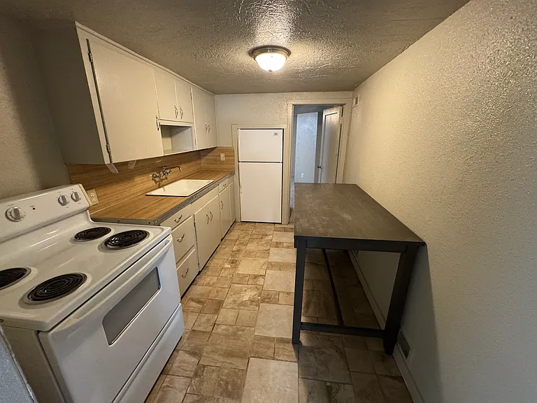 140 N 200 E — Photo 11