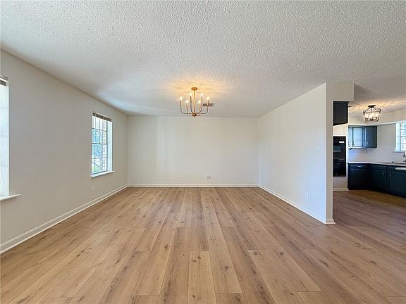 3rd image of 3800 Courtland Dr