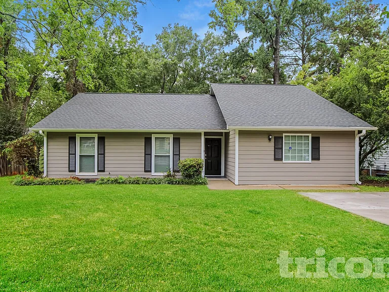 26 Maid Lynn Ct — Photo 1
