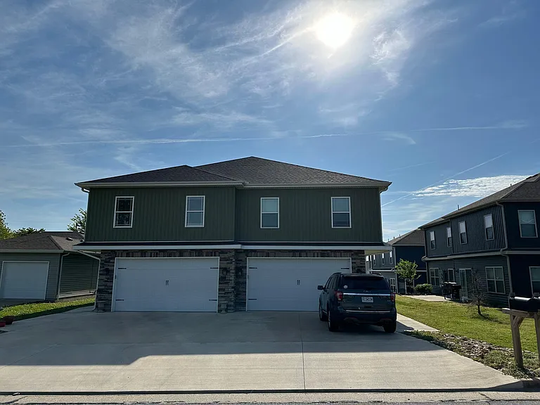 2527 S Adele Ave — Photo 1