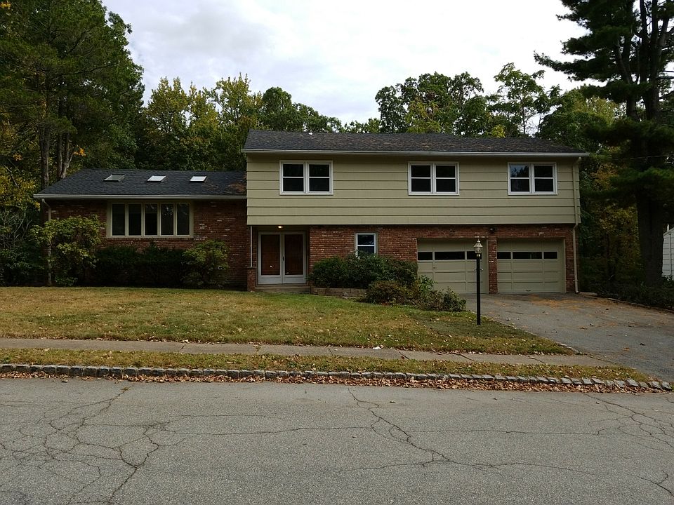 1st image of 15 Cullen Dr