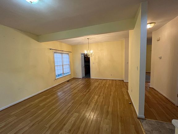 3rd image of 2109 Pemberton Rd