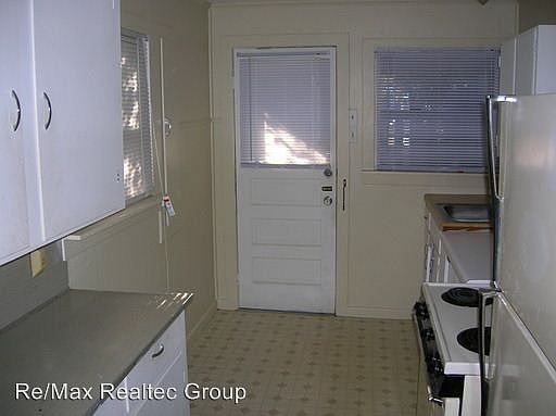 5th image of 1106 Michigan Dr N