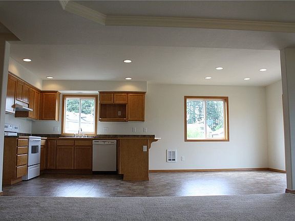 3rd image of 3304 80th Ave NE